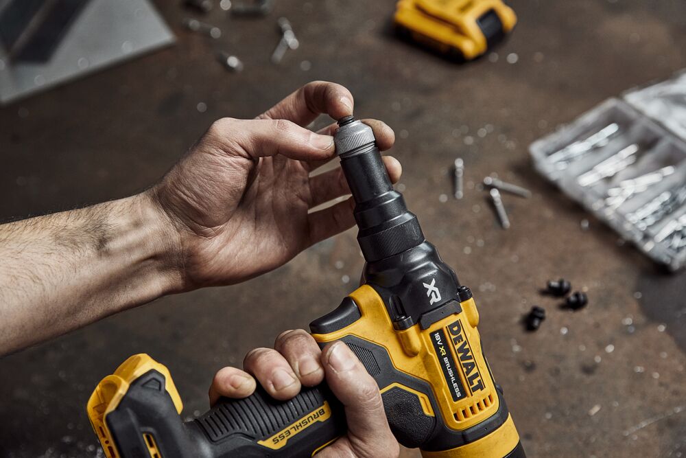 18V/1.7Ah XR Akku-Nietpistole+Koffer (DeWALT DCF403E1GT-QW)
