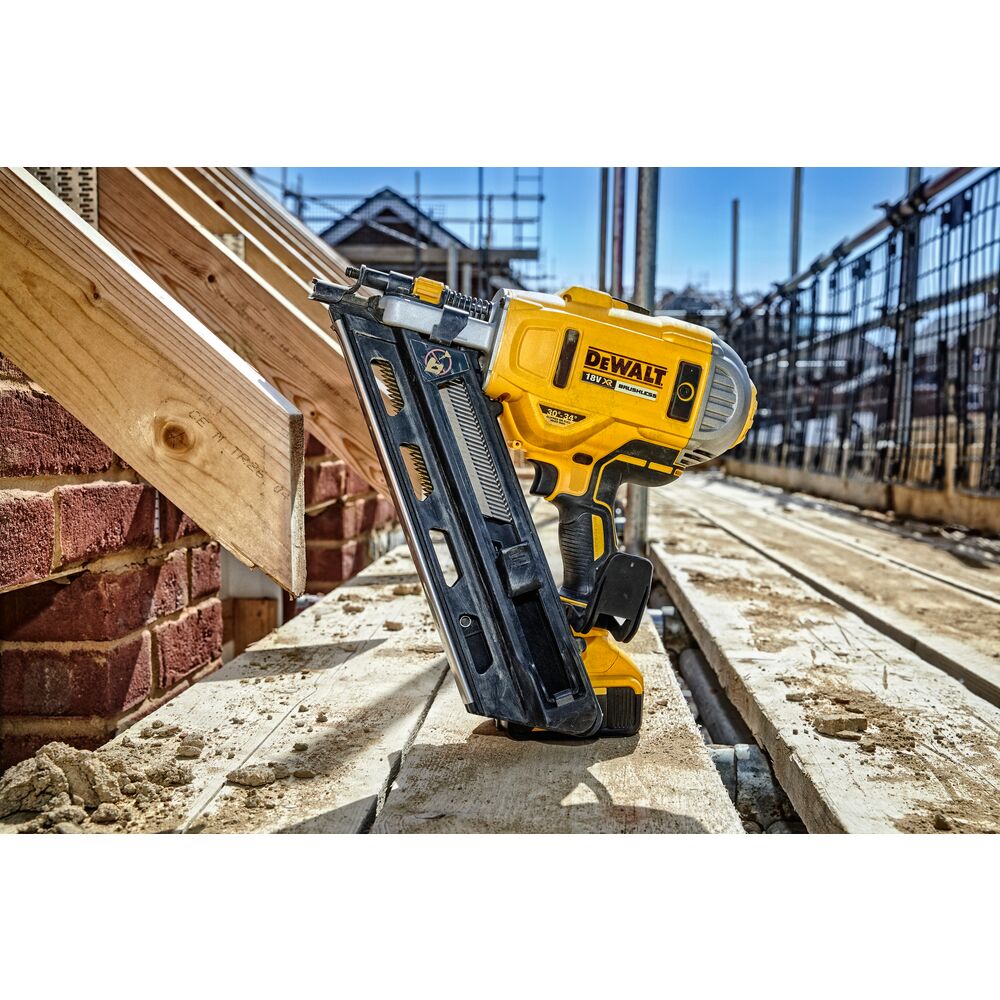 18V/2x5Ah Zwei-Stufen Akku-Nagler&Klammergeräte 90mm (DeWALT DCN692P2-QW)